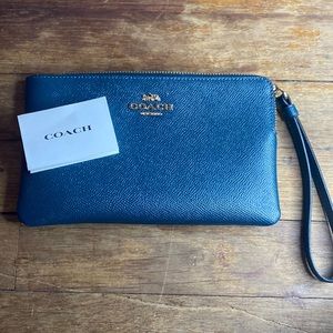 I’m selling a navy blue coach wristlet.